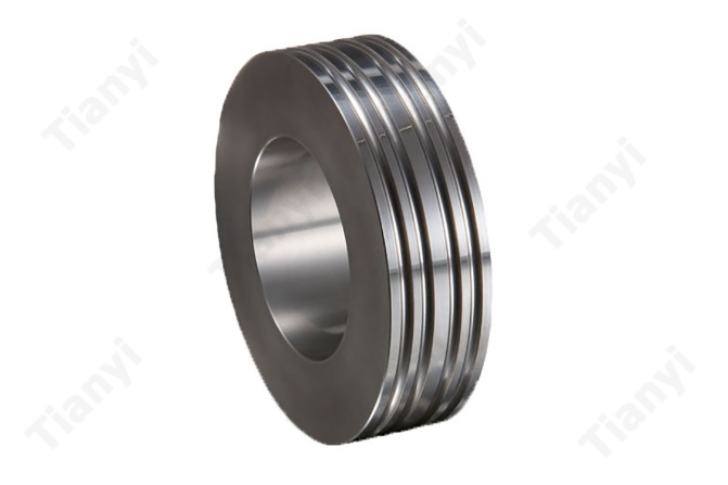 ความแข็งแกร่งที่ไม่มีใครเทียบ: เหตุผลที่แหวนม้วนทังสเตนคาร์ไบด์มีประสิทธิภาพสูงกว่าทุกครั้ง